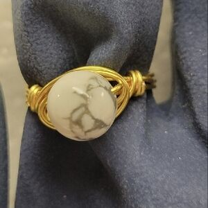 Elegant Gold and White Howlite Stone Ring
